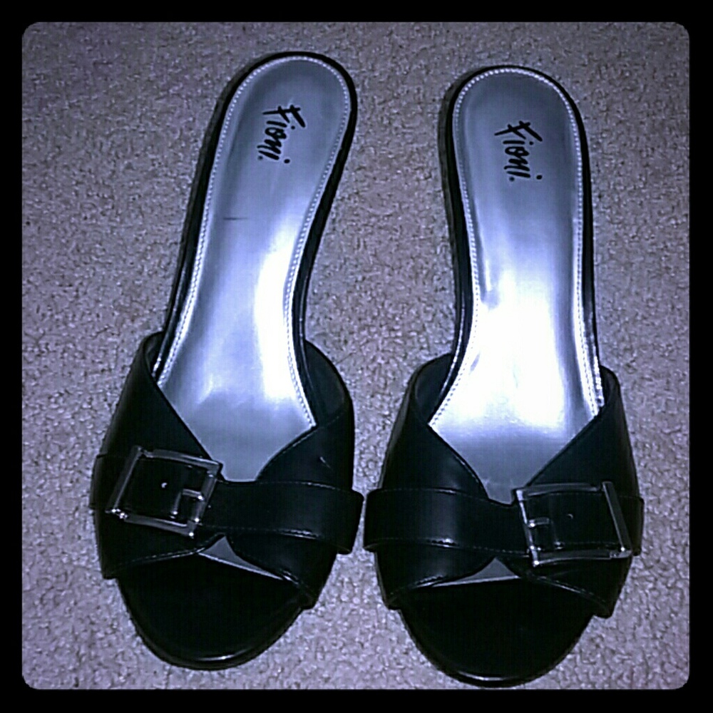 9 1/2 Wide Black Heeled Sandals